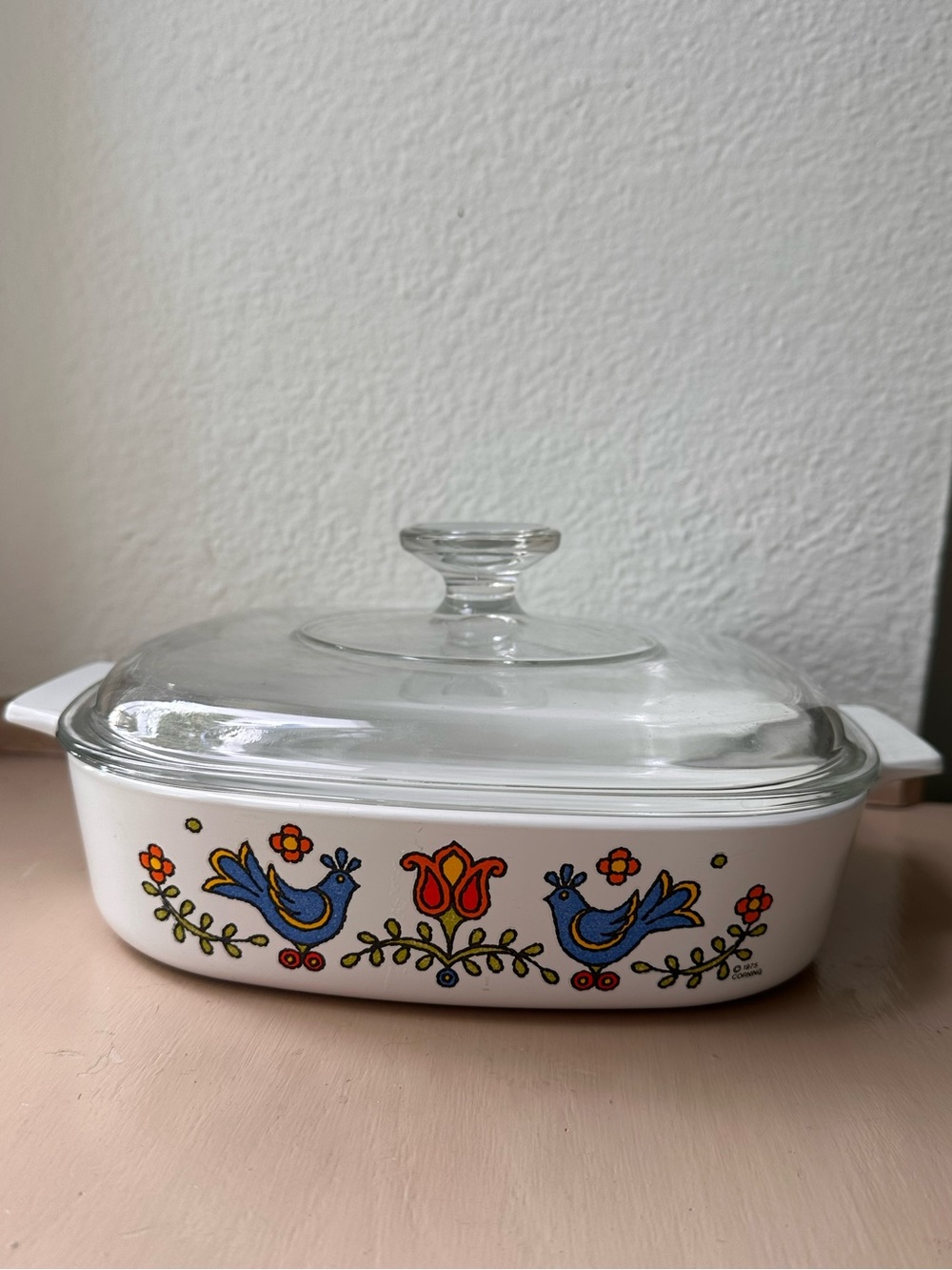 1975 CorningWare 'friendship' casserole dish